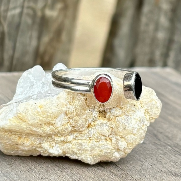 Carnelian & Onyx Ring - Picture 5 of 15